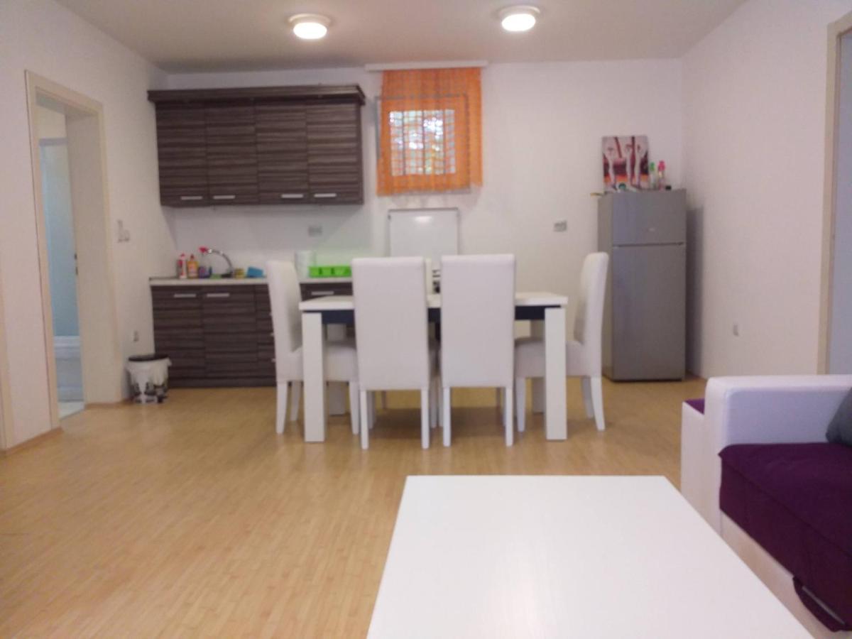 Apartmani Grza Paraćin Buitenkant foto