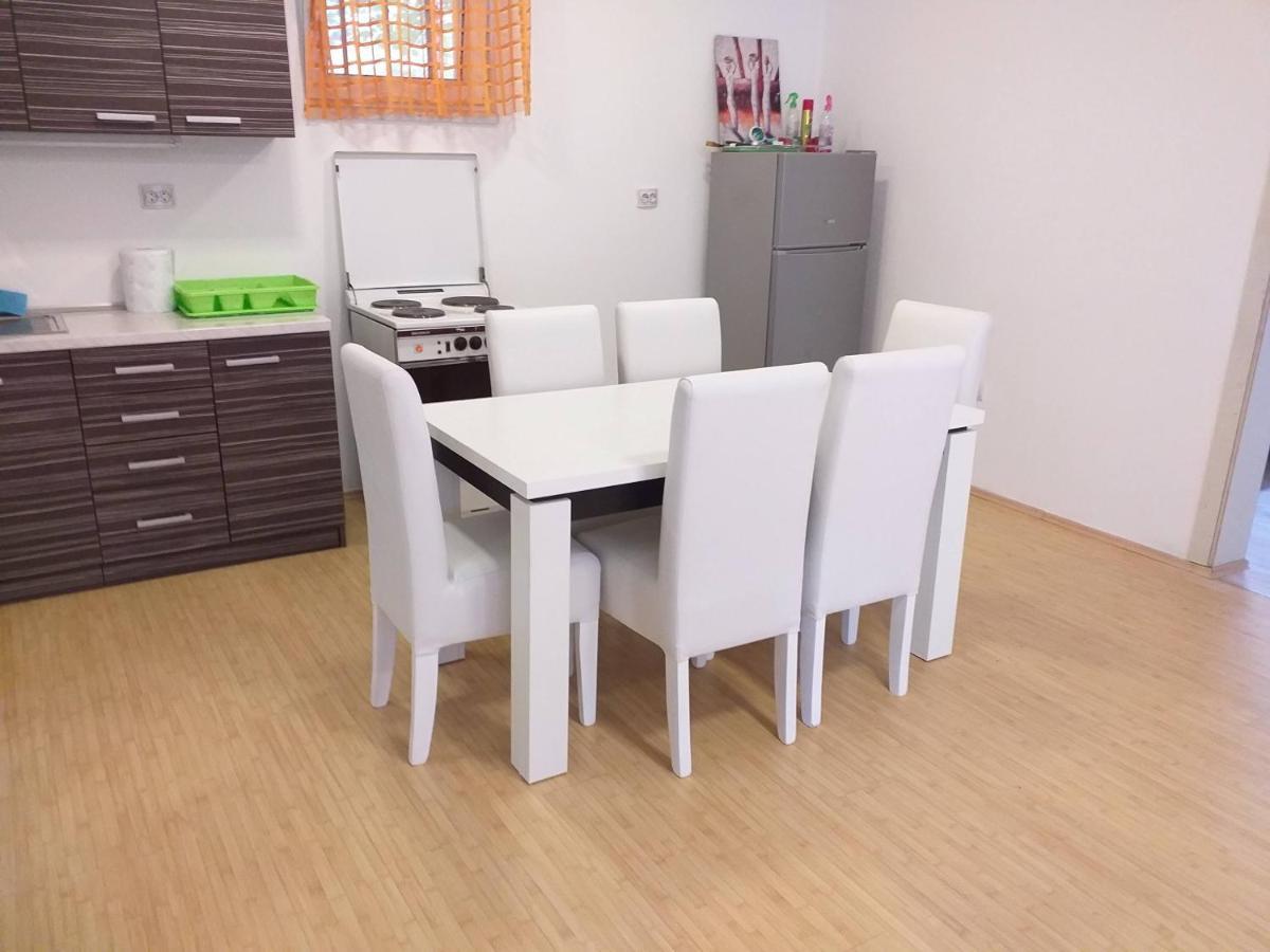 Apartmani Grza Paraćin Buitenkant foto